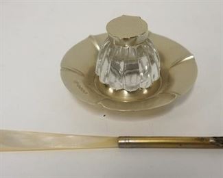 1062	INKWELL & PEN W/MOTHER OF PEARL HANDLE
