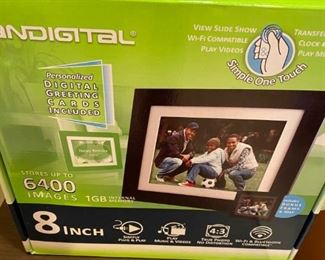 Digital picture frame
