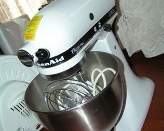 Kitchen Aid mixer like new