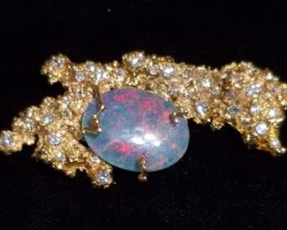 14k Gold Nugget Brooch with 4 carats of Diamonds and a Simulated Opal (weighs over 29grams)
