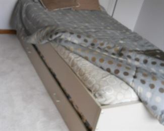 twin trundle bed