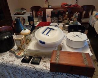 assorted kitchen items