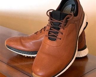 Johnston and Murphy Men's Golf Shoes- appear to be in new condition; maybe only worn one time. Size 9.5. In very good condition.