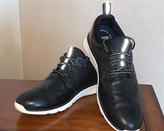 Men's Johnston and Murphy Leather Shoes Size 10M. Inside noted as, "Sheepskin Dual Width" and "XC4"