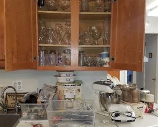 Kitchenware , glassware , KitchenAid blender