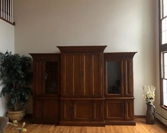 Hooker Furniture Entertainment Unit 3 pieces -maple distress.