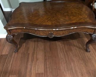 Traditional wood rectangle wood inlay veneer coffee table.