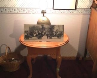 Oak Endtable w/ drawer