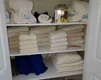 Towels and Linens, Many BATH sheets 