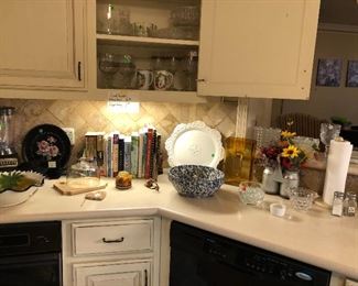Cookbooks, kitchen items
