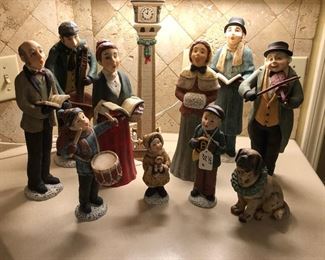 Grandeur Noel carolers