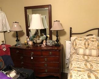 Dresser w/mirror, pair lamps, antique lamp