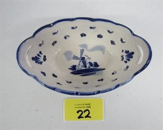 Dutch scene blue & white dish