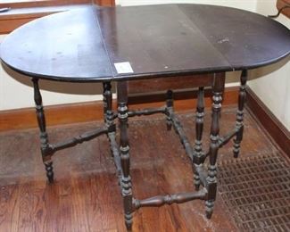 Vintage Drop Leaf Wooden Table | 28" T x 47" W x 31.5" D (Fully Extended)