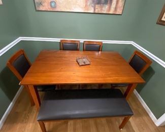 Like New Table and chairs with bench!