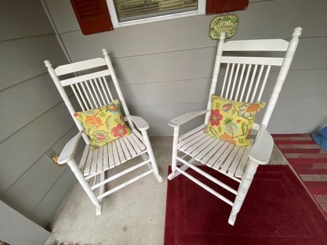 Adorable front porch rocking chairs!