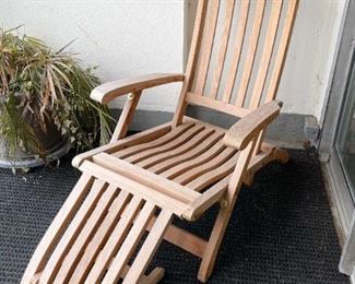 LOT #126 - $300 - Wooden Lounge Chair / Patio Garden Lounger