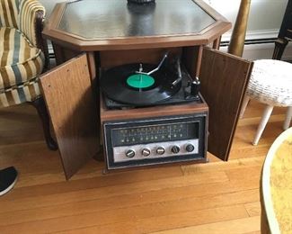 Leather topped Magnavox stereo system