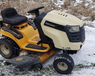 Cub Cadet LTX 1040 Riding Lawnmower
