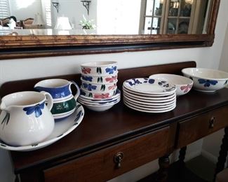 Furio Dinnerware set