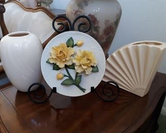 Yellow roses of Capodimonte and two vases
