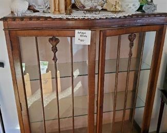 Beautiful antique vitrine / curio cabinet