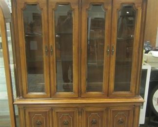 THOMASVILLE LIGHTED CHINA HUTCH WITH LOWER CUPBOARD STARTING BID $95.00