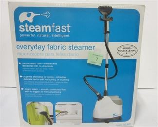 STEAMFAST EVERYDAY FABRIC STEAMER WITH BOX. NOT TESTED