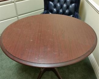 Round table (42" diameter) ~ $100  <Location: Ridgewood, NJ>