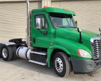 VIN 1FUJGEBGXELFS9593
Year: 2014 Make: Freightliner Model: Cascadia 125 Trim Level: Day Cab Tandem Axle
Engine Type: Cummings ISX15 425 HP
Transmission: Automatic
Miles: 318,817
Color: Green
Driveline: 4WD
Located In: Chattanooga TN
Operational Status: Runs and Drives
GVWR-52000
Right Weigh Load Scale
Pro-tech Aluminum Head Ache Rack
Aluminum Fenders and Fuel Cell
Automatic Windows
Automatic Locks
Automatic Mirrors
*Hood Latch on Passenger Side Broken*