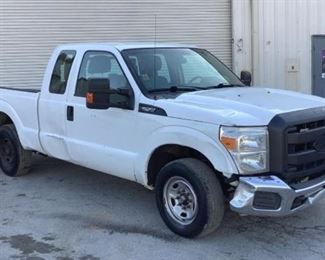 VIN 1FT7X2A64FEA65373
Year: 2014 Make: Ford Model: F-250 Trim Level: Super Duty ExtCab
Engine Type: 6.2L V8
Transmission: Automatic
Miles: 248,987
Color: White
Driveline: 2WD
Located In: Chattanooga, TN
Operational Status: Runs and Drives
*Tailgate is NOT Attached*
*Missing Blinker and Wiper Lever*
Power Windows
Power Locks
Manual Seat
Vinyl Interior
**Sold as is Where is**