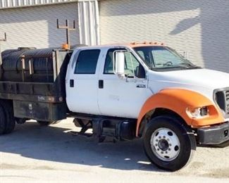 VIN 3FDWW65Y6YMA72884
Year: 2000 Make: Ford Model: F-650 SuperDuty Trim Level: CrewCab Water Tank Truck
Engine Type: 5.9L L6 Diesel
Transmission: Manual
Miles: 296,970
Color: White/Orange
Driveline: 2WD
Located In: Chattanooga, TN
Operational Status: Runs and Operates
**No Head Lights**
GVWR: 26000 lbs
GAWR (Front/Rear): 8500 lbs / 17500 lbs
Tire Size: 10RX22.5-12
Rim Size: 22.5X7.50
Fuel Type: Diesel
Brake Type: Air
Tank Capacity: 1000 Gallons
Motor Brand: Cummins
Model: ISB 225
Configuration: Inline 6 Cylinder
Displacement: 359 cubic inches, 5.9L
Bore X Stroke: 4.02in X 4.72in
Cylinder Head Material: Cast Iron
Engine Block Material: Cast Iron
Firing Order: 1-5-3-6-2-4
Compression Ratio: 16.3:1,17.2:1 for High Output models
Injection: Direct Injection
Aspiration: Single turbocharger air-to-air intercooler
Valvetrain: OHV, 4 valves per cylinder, solid lifter camshaft
Oil Capacity: 12 qts w/ filter
Governed Speed: 3200 rpm
Horsepower: 235-325hp @ 2900 rpm
Torque: 460-610 lb-ft @ 1600 rp