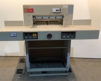 Located in: Chattanooga, TN
MFG Triumph
Model 5221-90
Power (V-A-W-P) 115 Volts, 1 Phase
Industrial Paper Cutter
Max Cut Width - 20"
**Sold As Is Where Is**
Does NOT Work