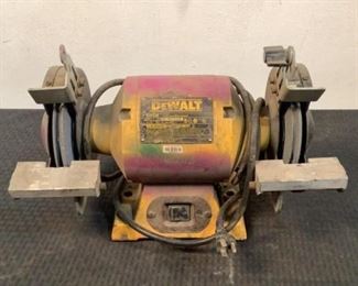 Located in: Chattanooga, TN
MFG DeWalt
Model DW756
Power (V-A-W-P) 120 Volts
6" Bench Grinder

**Sold as is Where is**

SKU: G-1-C
Tested Works