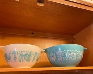Vintage Amish pyrex bowls BUY THEM NOW $22 Set