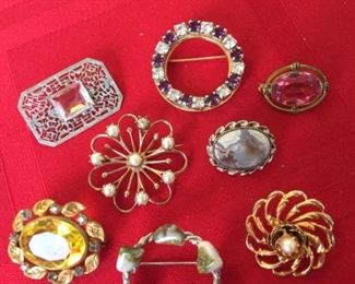 Collection of Vintage Costume Jewelry Broches