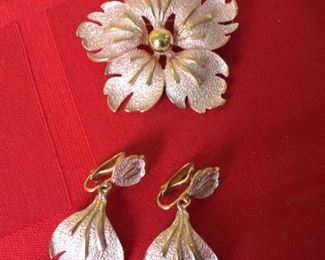 Vintage Frosted Pink and Gold Pin Earrings Set