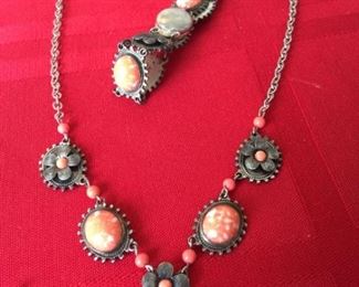 Vintage Peach Flowers Necklace Bracelet Set