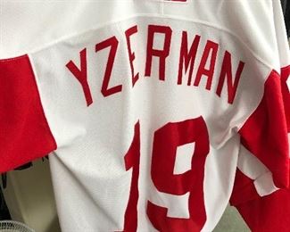 
Detroit redwings Yzerman  jersey