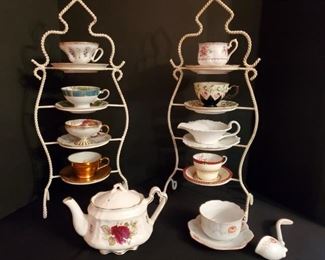 https://ctbids.com/#!/description/share/719395 Cute collection of teacups with matching saucers, 2 display stands, Donegal teapot and 3 piece tea set. Teacups include Royal Sealy, Sara Collier, Royal Albert, Aynsley. Stands measure 22”.

