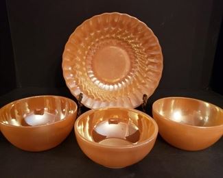 https://ctbids.com/#!/description/share/719401 Large Anchor Hocking bowl and three small Fire King Ware bowls.

