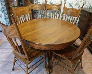 https://ctbids.com/#!/description/share/719518 Beautiful carved oak clawfoot dining table with 6 press back wood chairs. Table is 45" diameter with 30" height. No leaf found in home.
Press back chairs are 18x17x44” and seat height of 18”
