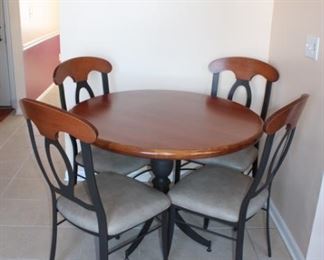 KITCHEN TABLE W/4 CHAIRS (METAL, WOOD, FORMICA)
