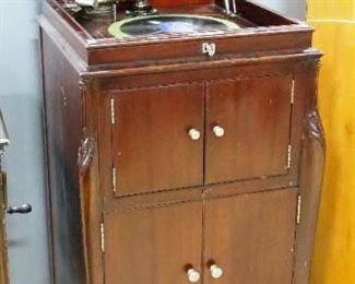 Victor Talking Machine Co. Victrola Style VV-XIV With Lower Storage Cabinet, Turntable Turns But Machine Needs Some Repair