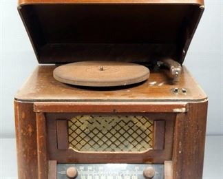 Truetone Vintage Record Player/Radio Combo, May Need Repair