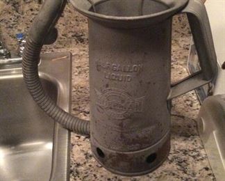 Vintage Huffman Half Gallon Liquid Oil Can Flexible Spout Thumb Quick Release