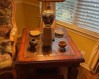 Beautiful end tables with matching coffee table