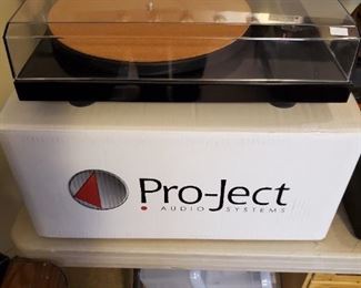 2018 (Never used) Projet RPM3 Carbon Turntable.