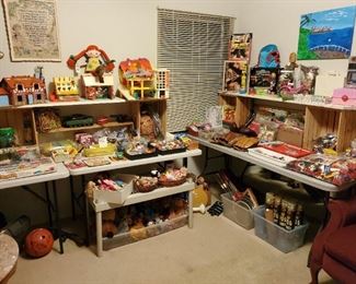 Great vintage toys, GI Joe, Fisher Price, Lego's, Duplo, Teaching toys, Model trains & much more.