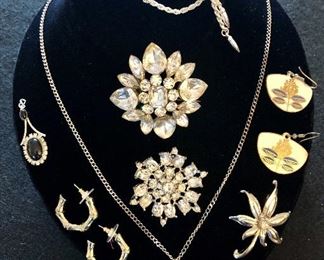 Item 165:  Scallop Shell Lot: $28